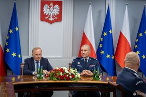 Uroczyste spotkanie Ministra SWiA i I Zastępcy Komendanta Głównego Policji z laureatami konkursu "Policjant, który mi pomógł" i ich przełożonymi.