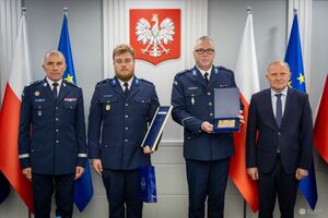 Uroczyste spotkanie Ministra SWiA i I Zastępcy Komendanta Głównego Policji z laureatami konkursu "Policjant, który mi pomógł" i ich przełożonymi.