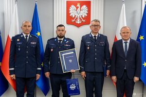 Uroczyste spotkanie Ministra SWiA i I Zastępcy Komendanta Głównego Policji z laureatami konkursu "Policjant, który mi pomógł" i ich przełożonymi.