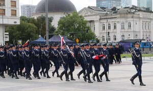 Zdjęcie przedstawia funkcjonariuszy Policji