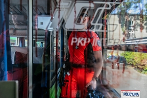 Uczestnicy II Ogólnopolskich Mistrzostw Policji w Ratownictwie Medycznym podczas trwania konkurencji.
