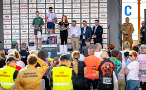 Zwycięzcy na podium.