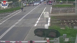 Mężczyzna, który wszedł na przejazd pomimo opuszczonych zapór.