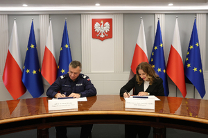 Spotkanie na którym podpisano nowe porozumienie o współpracy pomiędzy Policja i IJHRS.