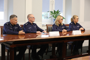 Spotkanie na którym podpisano nowe porozumienie o współpracy pomiędzy Policja i IJHRS.