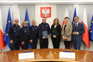 Spotkanie na którym podpisano nowe porozumienie o współpracy pomiędzy Policja i IJHRS.