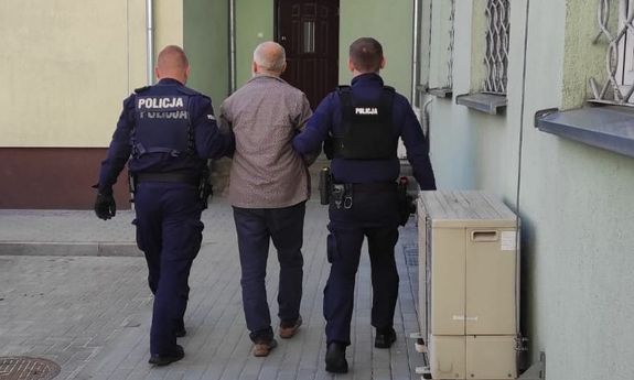 57-latek w urzędzie wyciągnął z worka sierp. Został tymczasowo aresztowany
