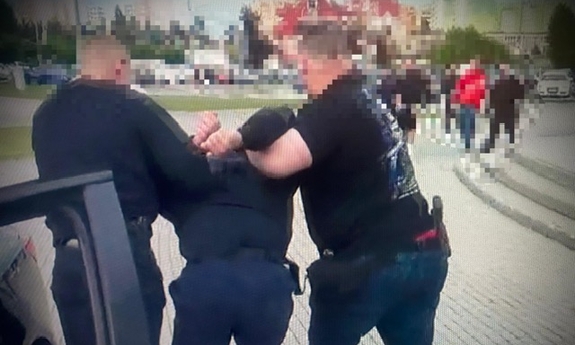 Błyskawiczna reakcja nyskich policjantów na kibolskie wybryki