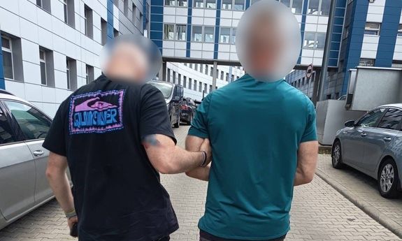 37-letni pseudokibic odpowie za brutalne pobicie kobiety