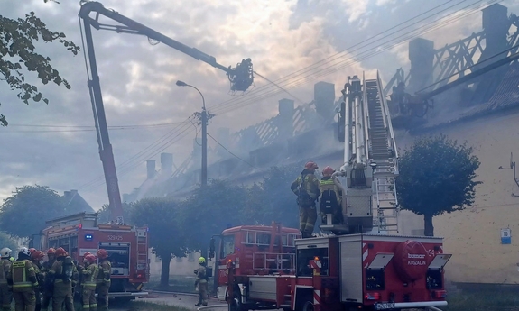 Mławscy policjanci zabezpieczyli teren pożaru i wsparli akcję ratunkową