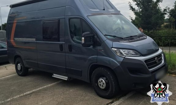 Utracony w Niemczech, odzyskany przez wałbrzyskich policjantów kampera wartego ponad 200 tys. zł