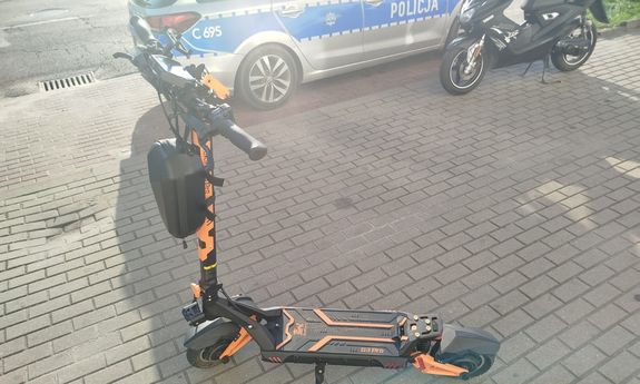 Jazda hulajnogą elektryczną bez uprawnień zakończona kolizją drogową