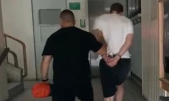 Gdyńscy policjanci zatrzymali 19-latka grożącego podłożeniem bomby