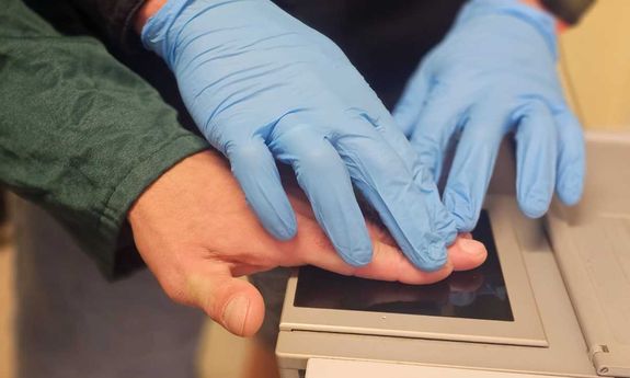 Odebrał od seniorów blisko 145 tysięcy złotych - został zatrzymany