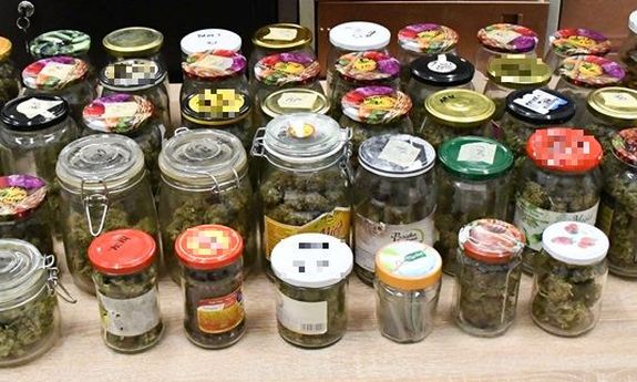 Zamiast przetworów w słoikach była marihuana