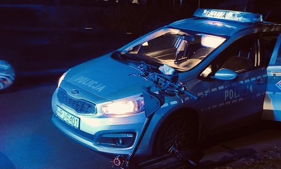 Kolizja z radiowozem i 7 tysięcy mandatu – pościg za 32-latkiem na hulajnodze