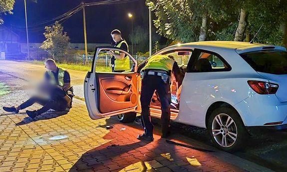 Kierował autem pod działaniem narkotyków i zaatakował policjantów. 31-latek usłyszał zarzuty