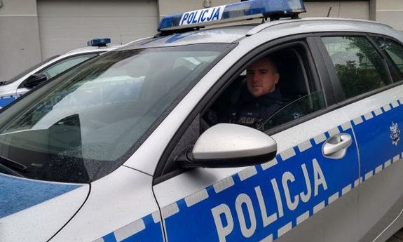 Policjanci z Chyloni uratowali życie 87-letniego mieszkańca Gdyni