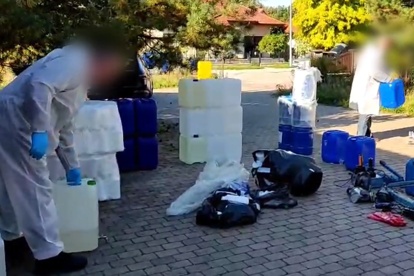 Tymczasowy areszt wobec 29-latka, który posiadał narkotyki i składował substancje chemiczne