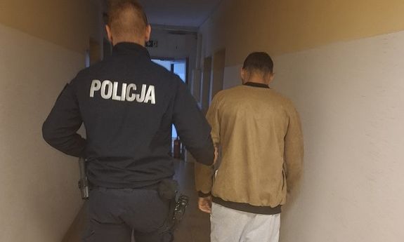 Próbował uniknąć kontroli drogowej i chciał potrącić policjanta. Został zatrzymany