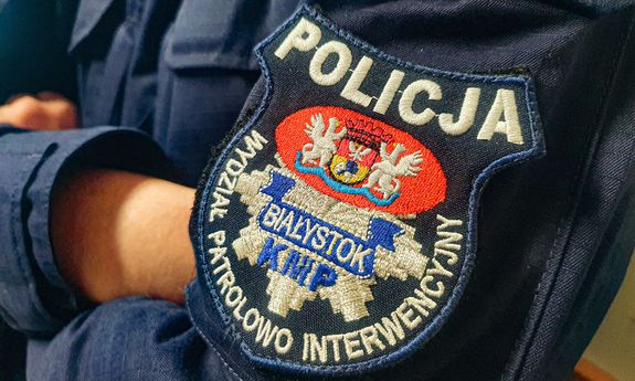 Z nożem w ręku ruszył na policjantów