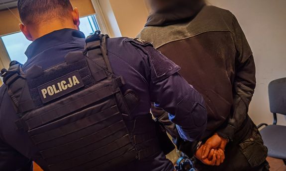 Zaatakował nożem policjantów - trafił do aresztu