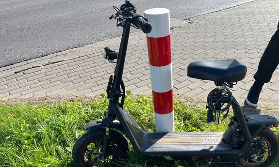 Nietypowe zdarzenie drogowe w Koszalinie - 81-letnia kierująca hulajnogą elektryczną nie zwolniła i uderzyła w ciężarówkę