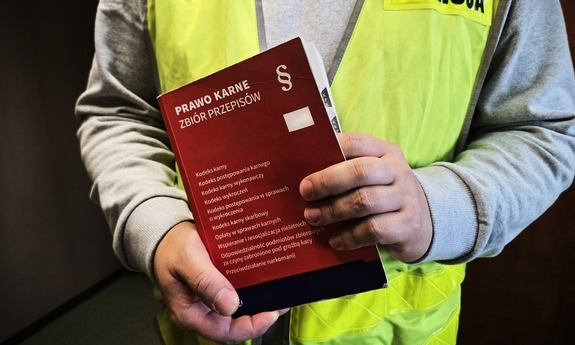 Wyłudzili ponad 300 tysięcy złotych podatku VAT