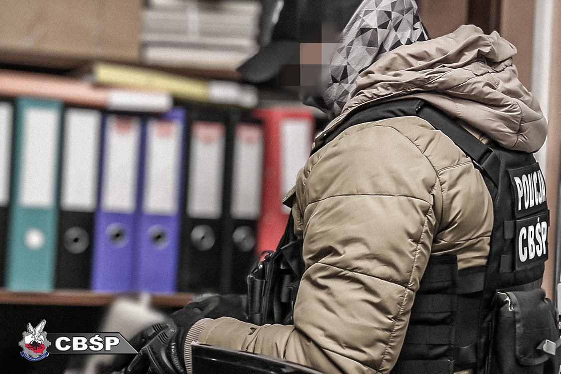 CBŚP i KAS rozbiły kolejne ogniwo grup przestępczych wyłudzających VAT – 13 osób zatrzymanych