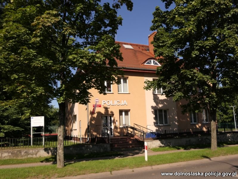 Policjanci w związku z podejrzeniem podtrucia tlenkiem węgla ewakuowali mieszkańców budynku