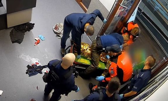 Podjęte przez policjanta z wrocławskiej "kolejówki" działania ratownicze uchroniły seniora przed wykrwawieniem