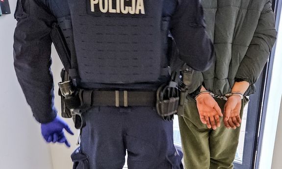 17-latek uciekał kradzionym busem. Został zatrzymany po pościgu