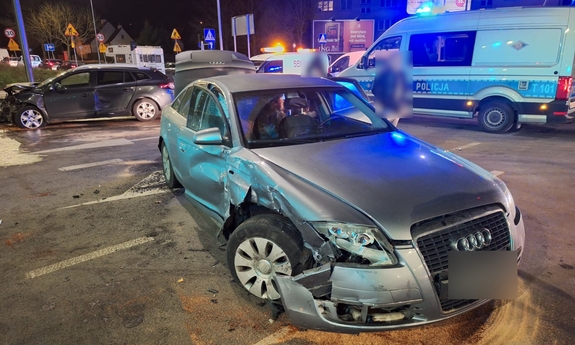 Wjechała „na czerwonym” i unieruchomiła kierowcę „na podwójnym gazie”