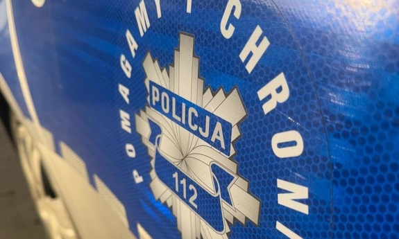 Policjanci pomogli 49-latkowi, któremu groziło wychłodzenie