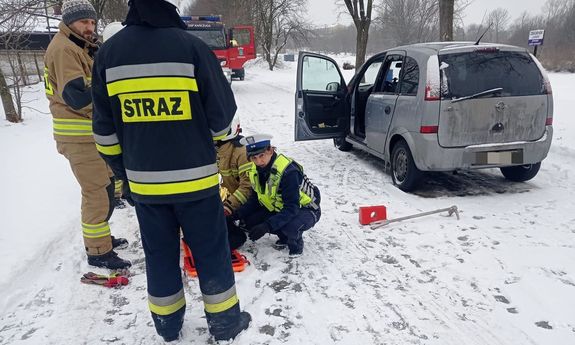 Policjanci pomogli nieprzytomnemu mężczyźnie