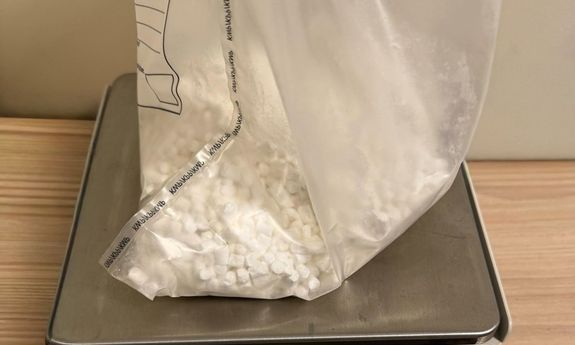 Policjanci zabezpieczyli blisko pół kilograma kokainy. Trzech obywateli Kolumbii tymczasowo aresztowanych