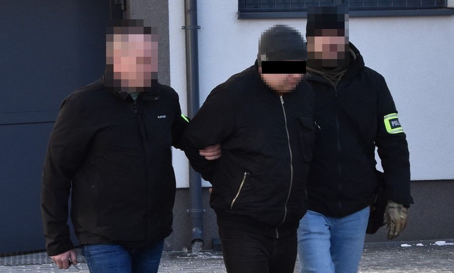 Wiózł bezakcyzowy towar i chciał staranować policjanta. 42-latek tymczasowo aresztowany