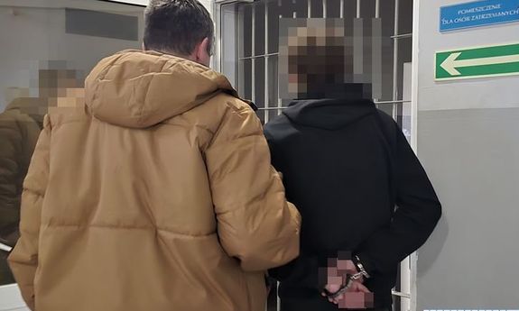 Chwilę po zdarzeniu nożownik był już w rękach policjantów. 29-latek tymczasowo aresztowany na 3 miesiące