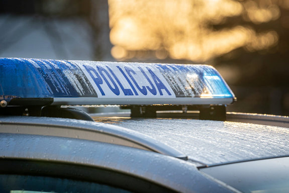 Zatrzymali 40-latka podejrzanego o znęcanie się nad partnerką i posiadanie narkotyków