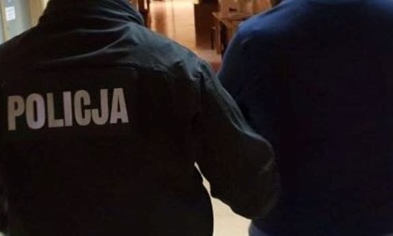 Obcokrajowiec chciał ukraść kabanosy. Groził nożem i pozbawieniem życia