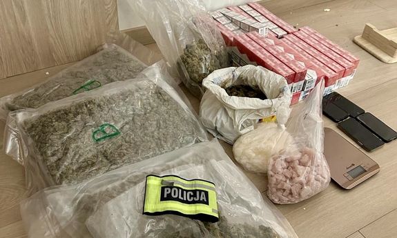 Zatrzymany poszukiwany mężczyzna. W domu miał narkotyki