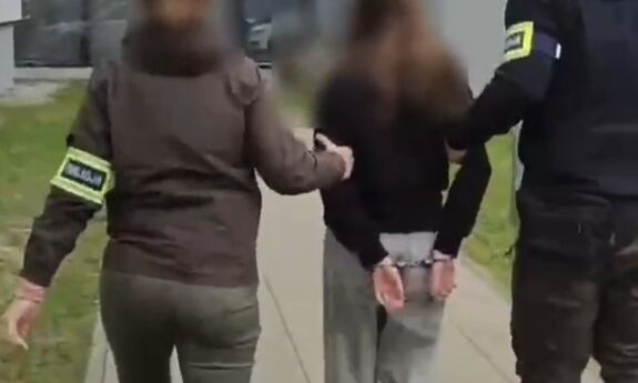 Policjanci zatrzymali 13 latkę po ataku na kobietę. Sprawą zajmie się sąd rodzinny
