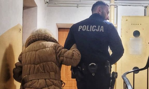 Seniorka siedziała na brzeskim dworcu, myśląc ze jest we Wrocławiu – z pomocą przyszli dzielnicowi