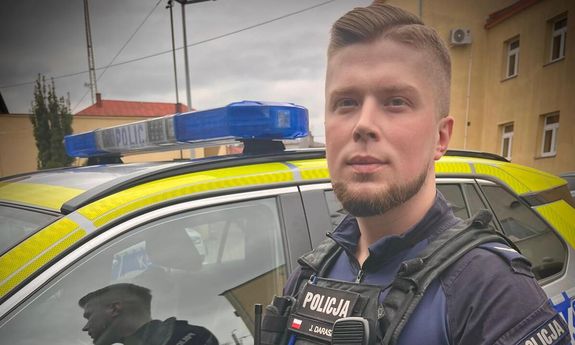 Zaufanie do dzielnicowego nie zawiodło - szybka reakcja policjanta pomogła opanować pożar