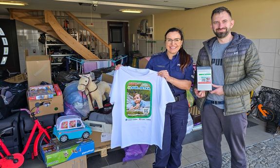 Policjanci jednoczą siły w walce o zdrowie 4-letniej Laury