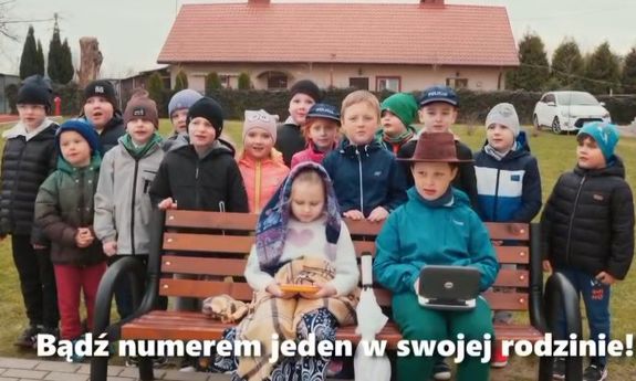 Pierwszaki znają te numery - Dzieci kontra oszuści! Najmłodsi uczą seniorów, jak nie dać się nabrać