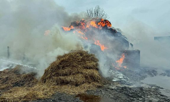 Policjanci zatrzymali podejrzanych o podpalenie balotów słomy