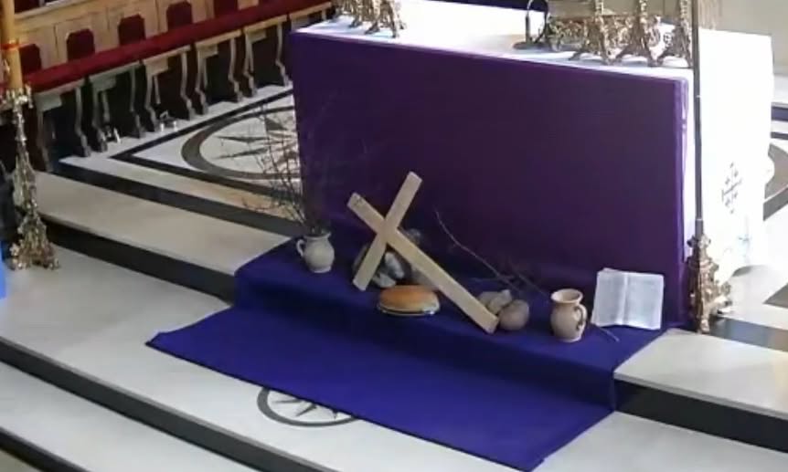 Ukradł datki z kościoła i uciekł… pod folię na truskawki