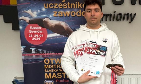 Policjant z Podlasia w świetnej formie - cztery medale sierżanta Kamila Woźniaka na zawodach w Katowicach