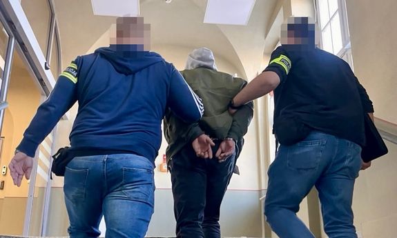 Kradli metalowe elementy z nagrobków. Dzięki skutecznej pracy funkcjonariuszy nie unikną odpowiedzialności